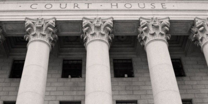The front of a court house with columns.