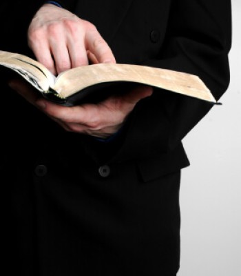 Ordained ministers who get ordained with the ULC can perform weddings in Kentucky