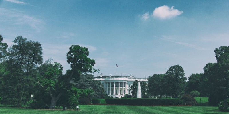 What happens when diverse views within the United States government become a liability rather than an asset?