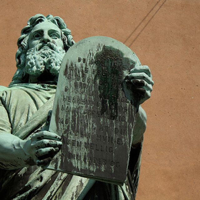 Statue of Moses bearing the 10 Commandments in a courtroom.