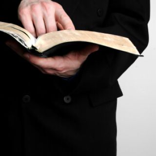 Ordained ministers who get ordained with the ULC can perform weddings in Kentucky